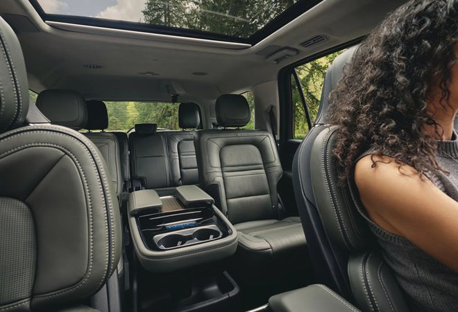 Lincoln Navigator 2023 Комфорт второго и третьего ряда сидений. Авто Премиум Груп
