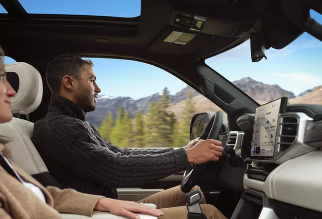 Toyota Sequoia 2024 Беспроводные интерфейсы Apple CarPlay ® и Android Auto™. Авто Премиум Груп