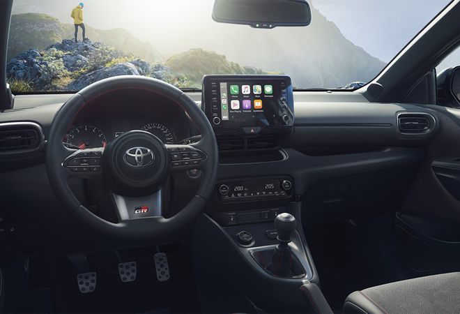 Toyota Yaris GR 2022 Интерьер «горячего хэтча». Авто Премиум Груп