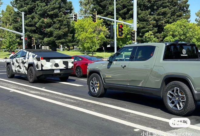 Cybertruck vs Rivian R1T