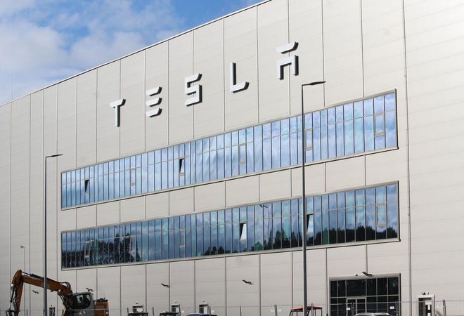 Tesla приостанавливает производство Gigafactory в Германии после поджога