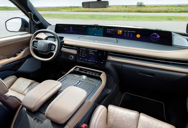 Новые сенсорные панели Lincoln Navigator 2025 года