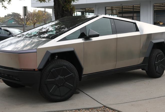 Tesla Cybertruck уступает лидерство Ford