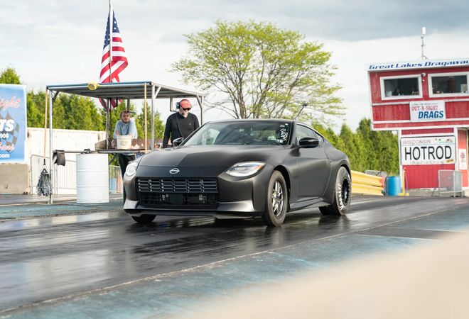 Этот Nissan Z проезжает четверть мили за 9,23 секунды