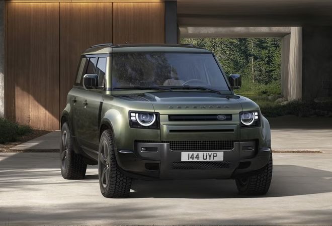 Land Rover Defender 2026: новые фары и увеличенный экран