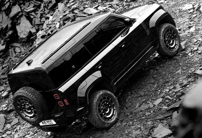 Land Rover Defender Octa Black 2026: мрачный стиль и 626 л.с. под капотом