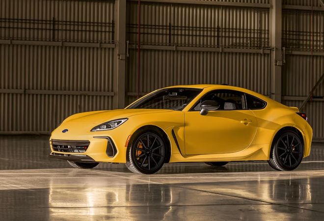Желтые Subaru BRZ и WRX 2026