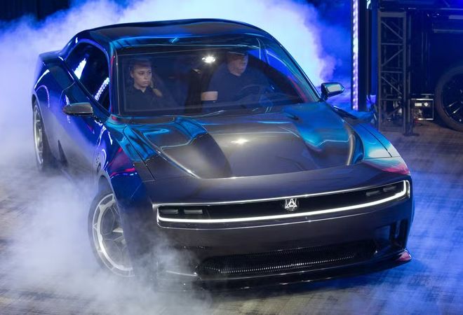 Электрического приемника Charger SRT Hellcat не будет