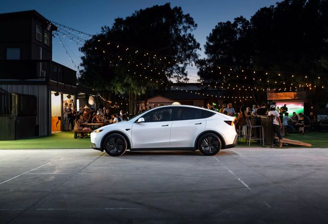 Tesla сделала Model Y дешевле, скрыв стеклянную крышу