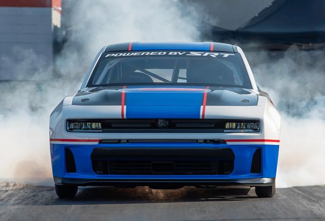 Новый Dodge Charger Drag Pak с двигателем V8