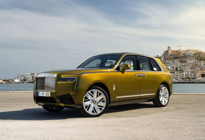Rolls-Royce Cullinan - лидер продаж автомобилей класса люкс в России