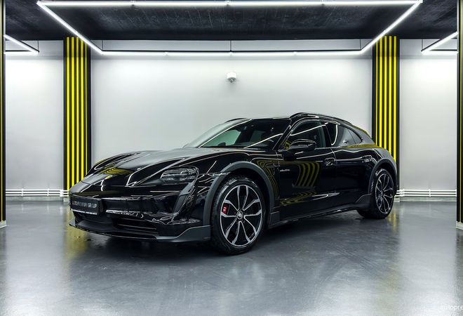 Спортивный Porsche Taycan 4S уже в Москве