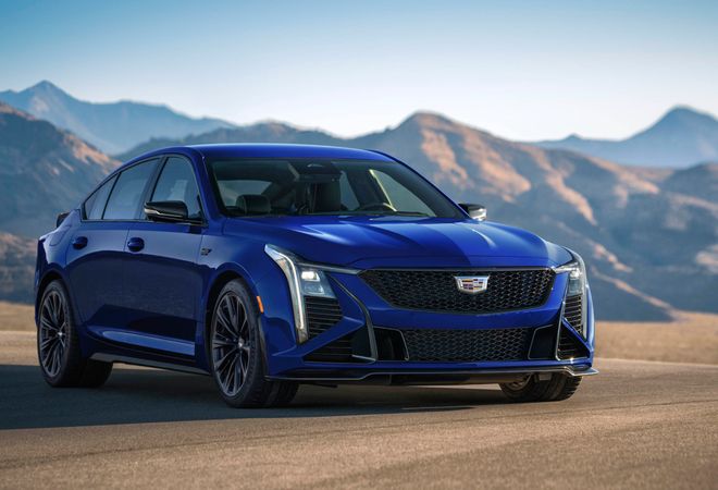 Cadillac CT5-V Blackwing 2026: "Deep Ocean" за 27 000 - оправдана ли цена?