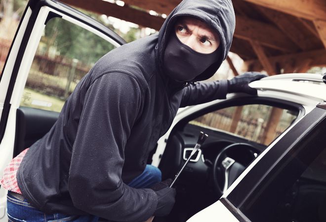 В РФ могут разрешить регистрировать угнанные авто