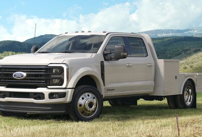 Шасси-кабина Ford Super Duty 2027 теперь доступна в комплектации Platinum