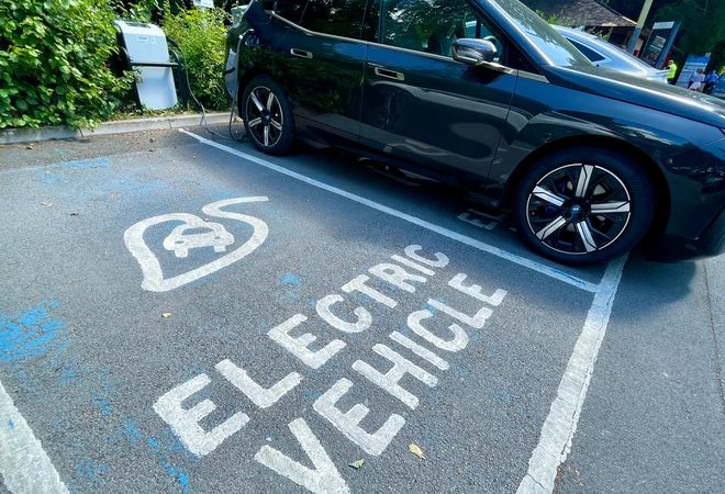 Мировые автопроизводители сокращают планы по «электрификации»