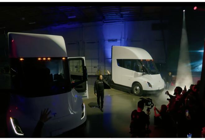 Первый Tesla Semi доставлен клиенту