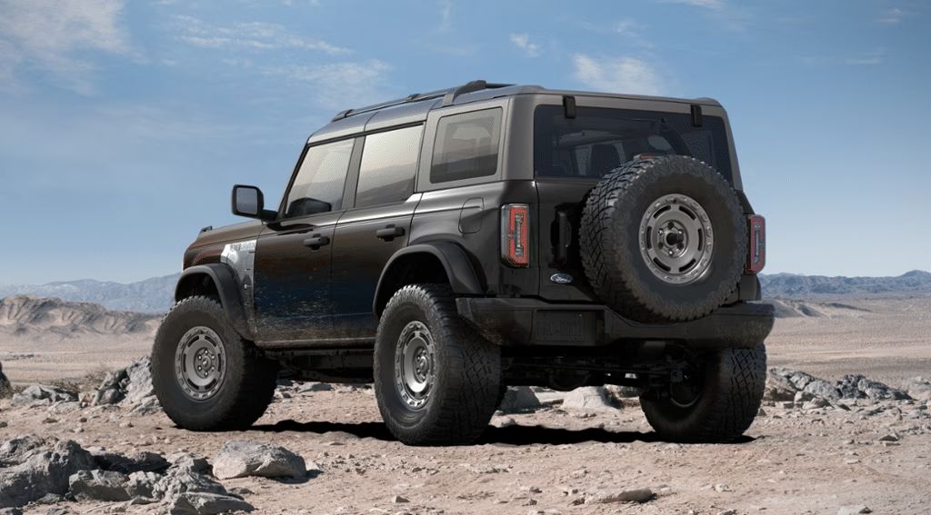 Ford Bronco Everglades 2024 2.3 L4 Ti-VCT EcoBoost® Бензин 10 ст АКПП Полный  