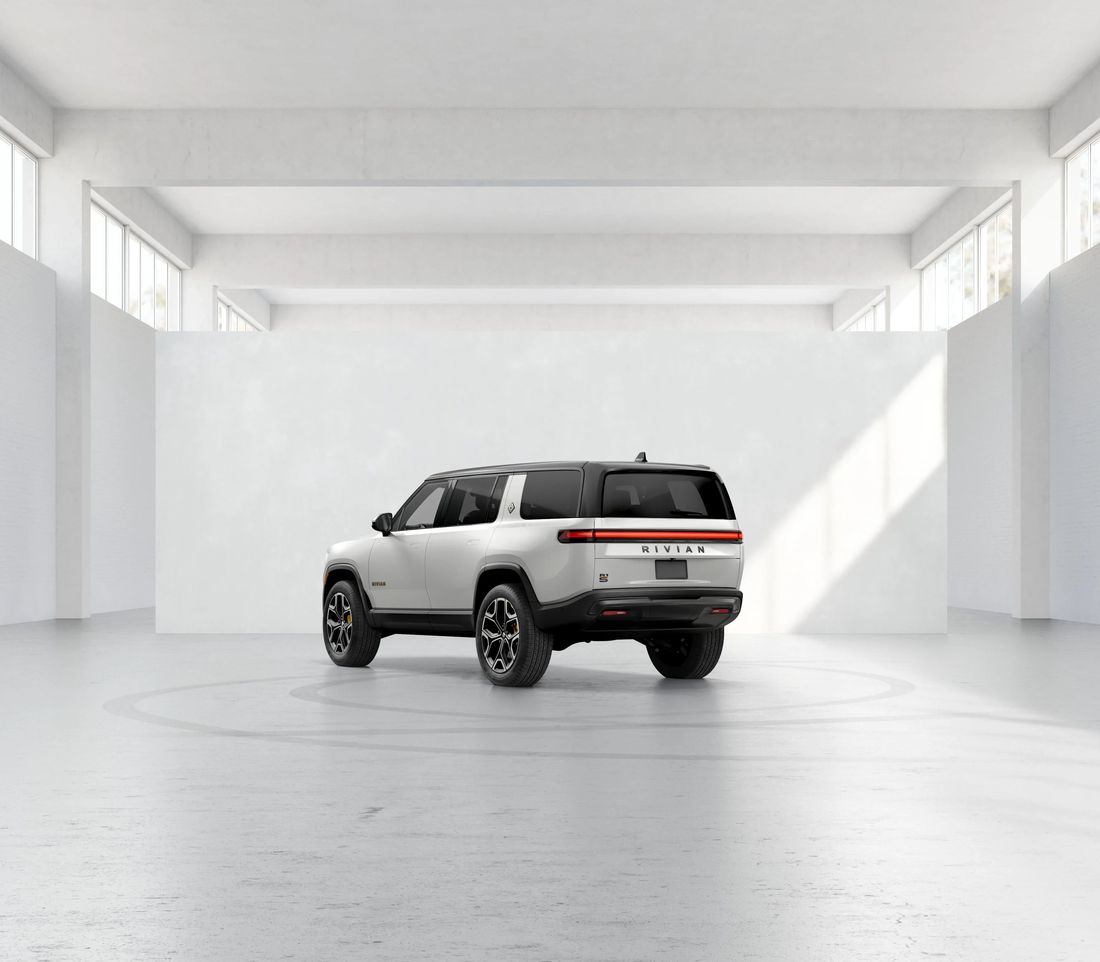Rivian R1S Tri 2025 Три электромотора Rivian Rivian Max Tri АКПП Ред. Полный  
