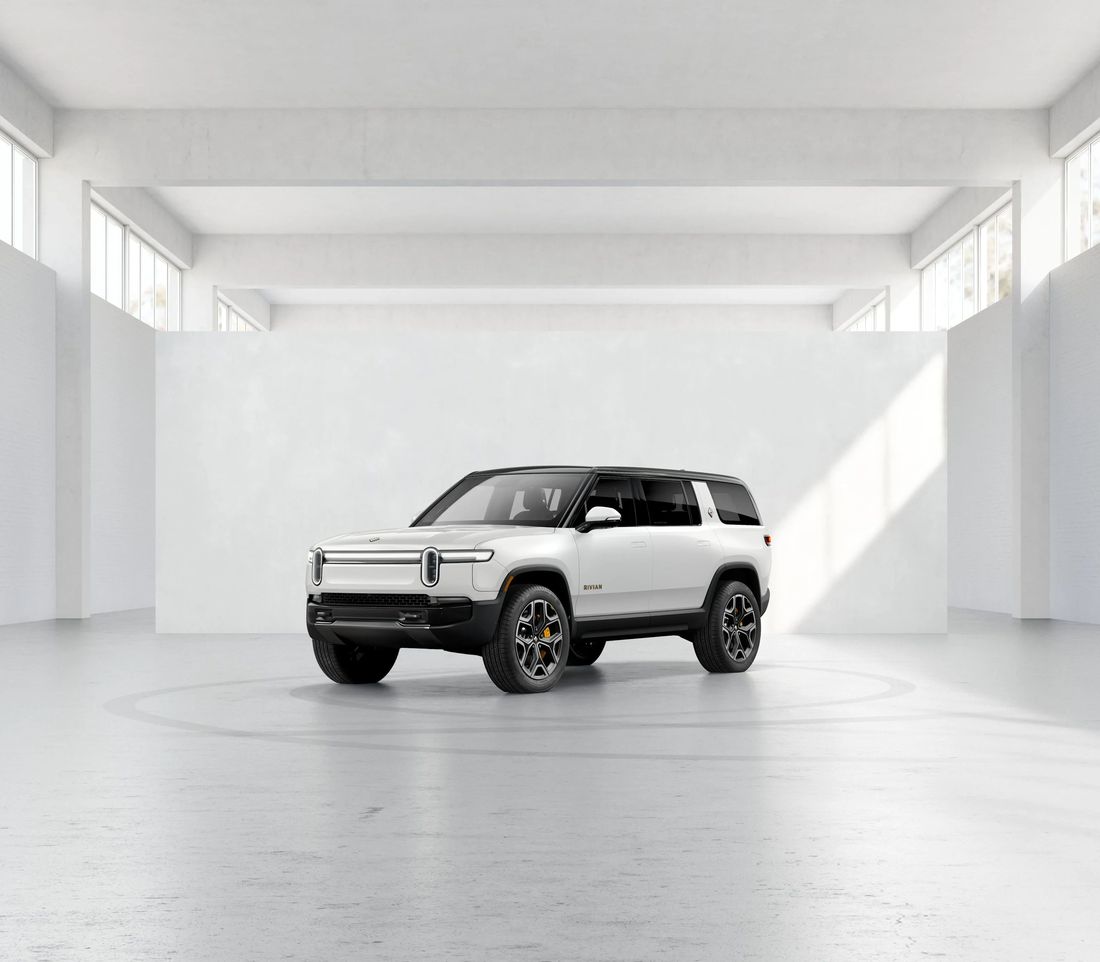 Rivian R1S Tri 2025 Три электромотора Rivian Rivian Max Tri АКПП Ред. Полный  