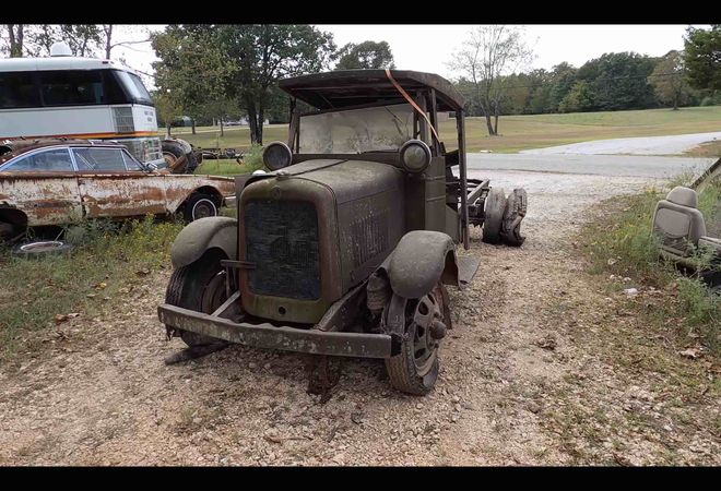 Грузовичок GMC 1929 года завелся после 80-летнего простоя