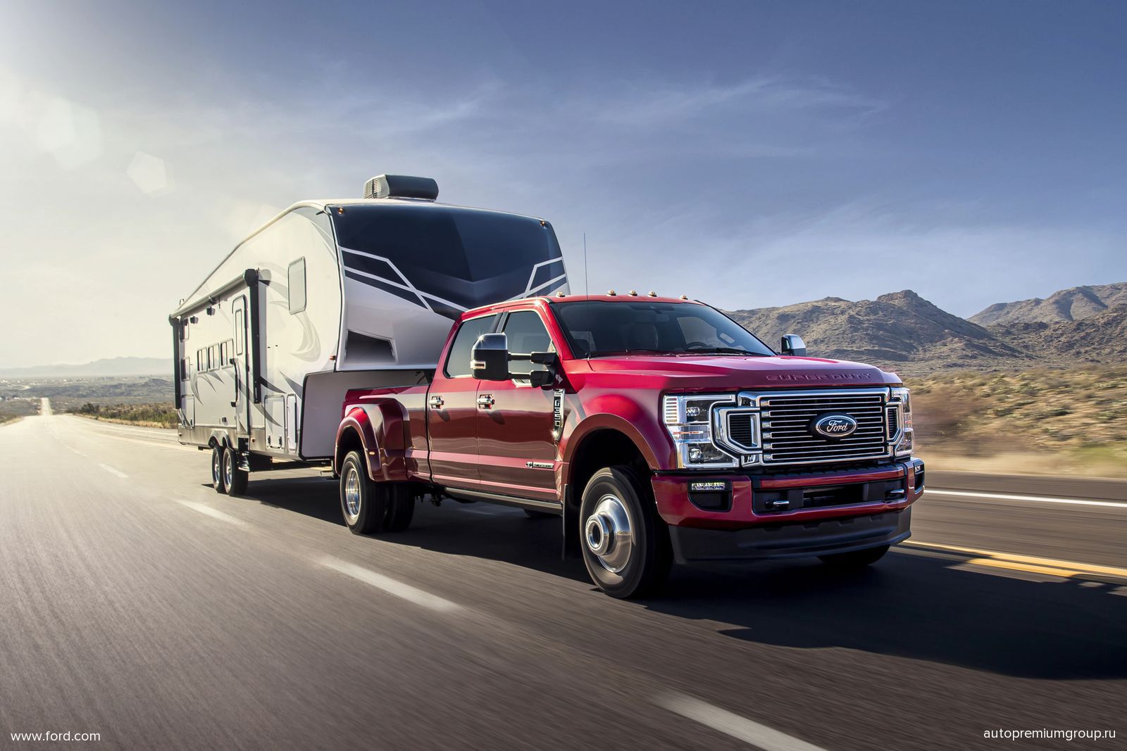 Ford F-350 4x2 DRW Super Duty с кабиной Regular Cab и дизельным двигателем 6.7 Power Stroke V8 имеет максимальную буксирную способность 16 216 кг!