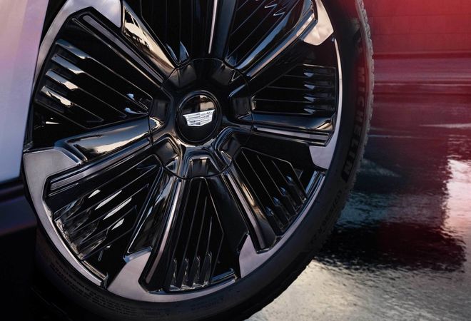 Cadillac Escalade IQ 2025 24-дюймовые диски. Авто Премиум Груп