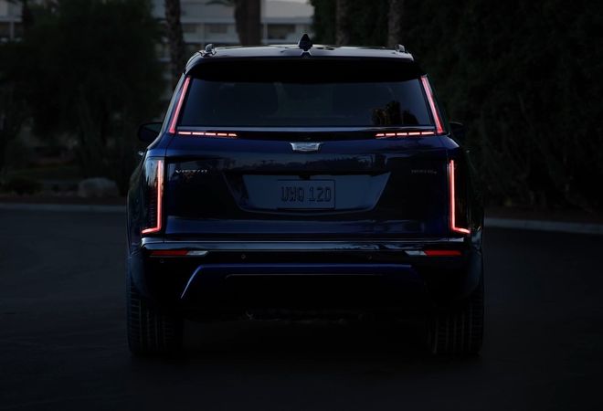 Cadillac Vistiq 2026 Хореографическое освещение. Авто Премиум Груп