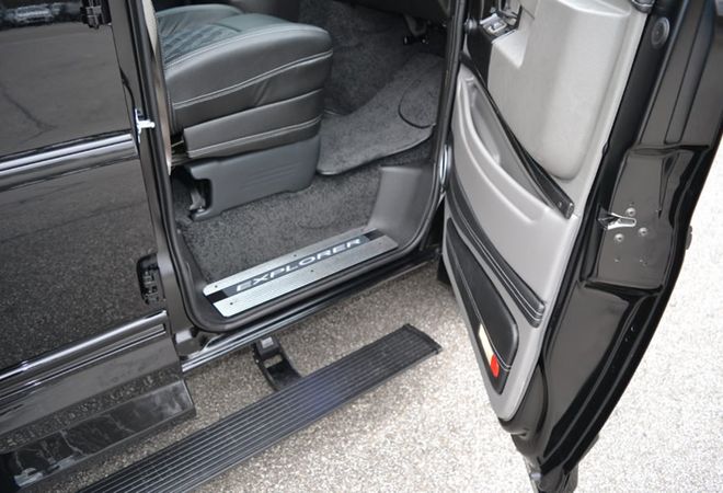 Chevrolet Explorer 2025 Электропороги с LED-подсветкой. Авто Премиум Груп