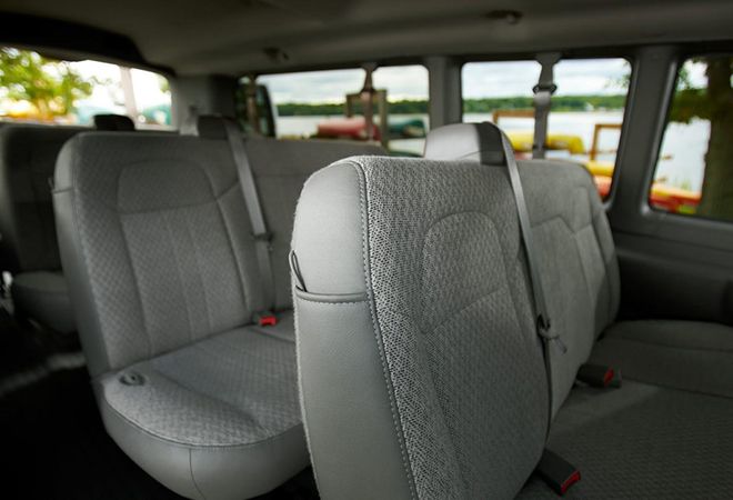 Chevrolet Express Passenger 2023 Удобные пассажирские сиденья из ткани. Авто Премиум Груп