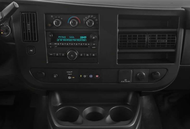 Chevrolet Express Passenger 2025 Розетки и USB порт. Авто Премиум Груп