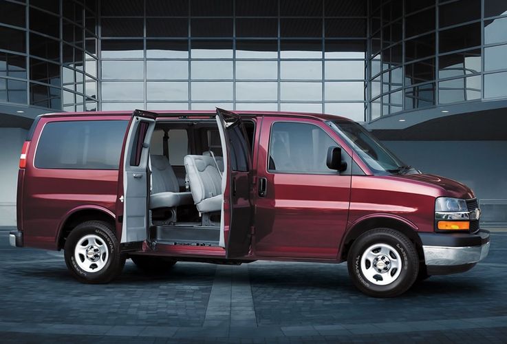 Chevrolet Express Passenger 2025 Что нового в 2025 году?. Авто Премиум Груп