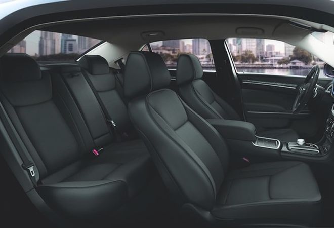 Chrysler 300 2020 Лучшее в своем классе свободное пространство в салоне. Авто Премиум Груп