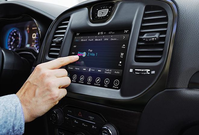 Chrysler 300 2020 Современный медиацентр Uconnect® 4C. Авто Премиум Груп