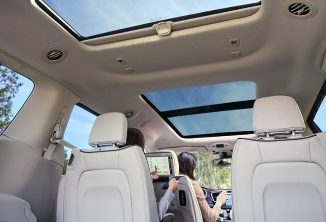 Chrysler Pacifica 2021 Огромный панорамный люк. Авто Премиум Груп