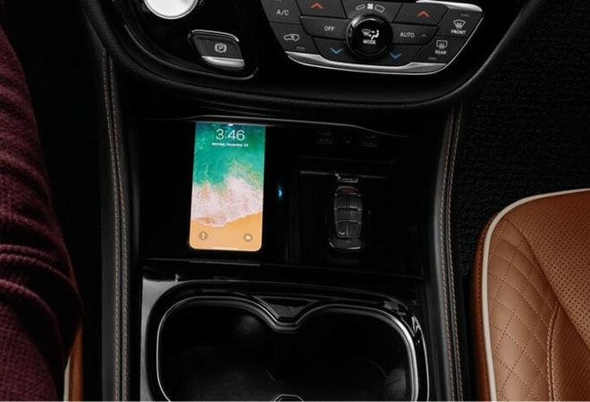 Chrysler Pacifica 2026 Беспроводная зарядка. Авто Премиум Груп