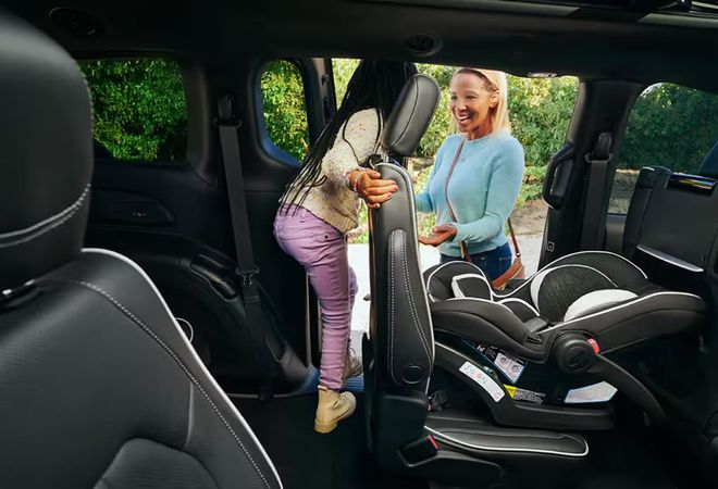 Chrysler Pacifica 2026 Гениальные сиденья Stow ’n Go. Авто Премиум Груп