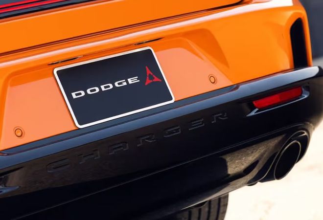 Dodge Charger 2026 Двойные выхлопные наконечники. Авто Премиум Груп