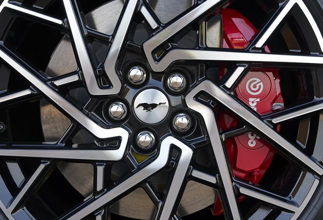 Ford Mustang Mach-E 2025 Тормоза Brembo с алюминиевыми суппортами Flexira. Авто Премиум Груп