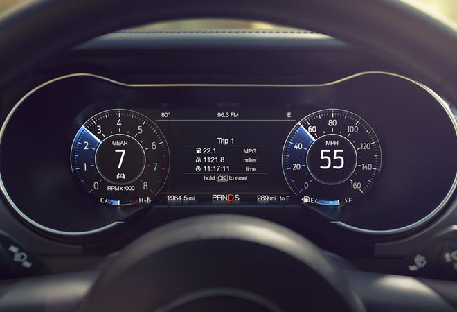 Ford Mustang 2023 12-дюймовая цифровая панель приборов. Авто Премиум Груп