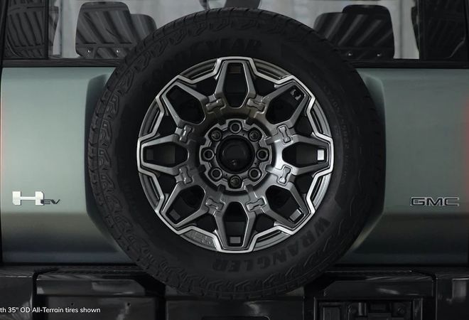 GMC Hummer EV SUV 2023 Специально разработанные 35-дюймовые шины. Авто Премиум Груп