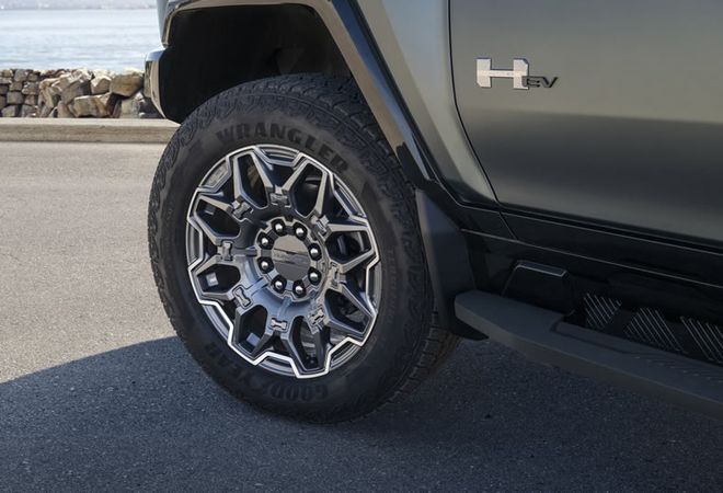 GMC Hummer EV SUV 2026 35-дюймовые шины. Авто Премиум Груп