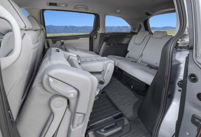 Honda Odyssey 2022 Второй ряд сидений Magic Slide®. Авто Премиум Груп