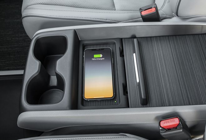Honda Odyssey 2022 Беспроводная зарядка для смартфона. Авто Премиум Груп