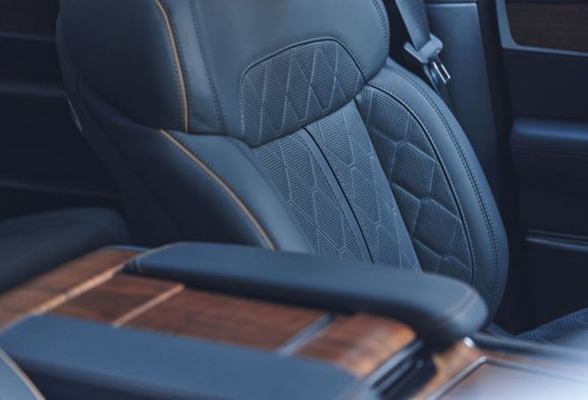 Jeep Wagoneer 2025 Премиальные материалы салона. Авто Премиум Груп
