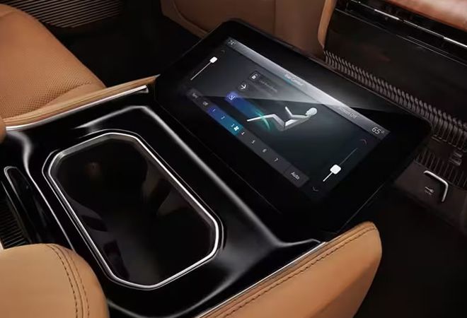 Jeep Grand Wagoneer 2026 Нижние дисплеи переднего и заднего рядов. Авто Премиум Груп