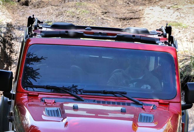 Jeep Wrangler 2024 Лобовое стекло с защитой CORNING GORILLA GLASS. Авто Премиум Груп