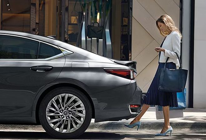 Lexus ES 2025 Hands-Free крышка багажника. Авто Премиум Груп