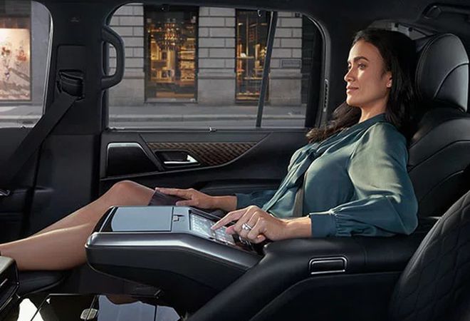 Lexus LX 2023 Откидывающиеся задние сиденья. Авто Премиум Груп