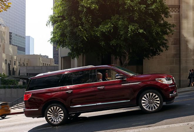 Lincoln Navigator 2019 Автоматическое удержание автомобиля. Авто Премиум Груп
